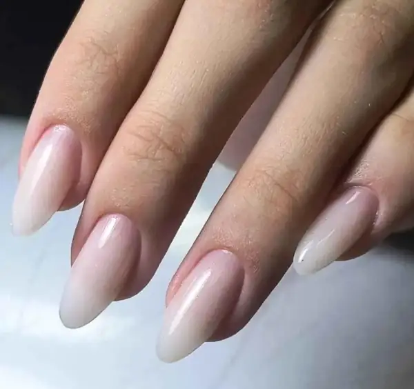 Unhas em gel tom nude rosado